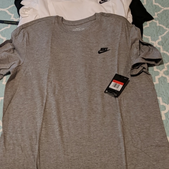 Nike shirts - Picture 4 of 4